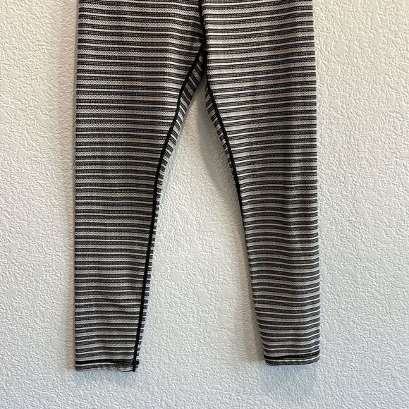 Zyia Active Black White Stripe Aztec Adrenaline 7/8 24" Leggings Size 6-8 - Picture 4 of 9